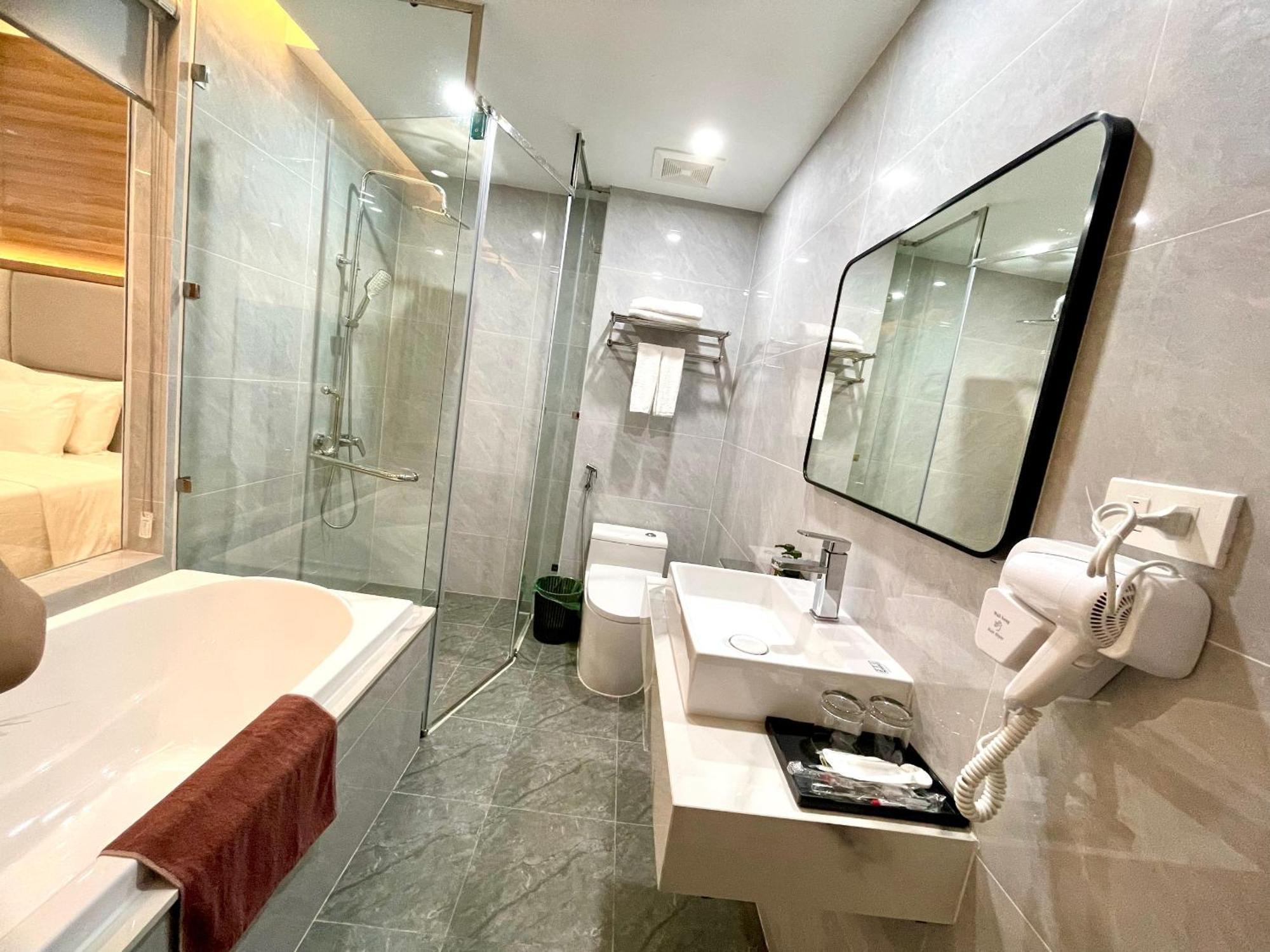 Central Halong Hotel Ha Long Exteriör bild